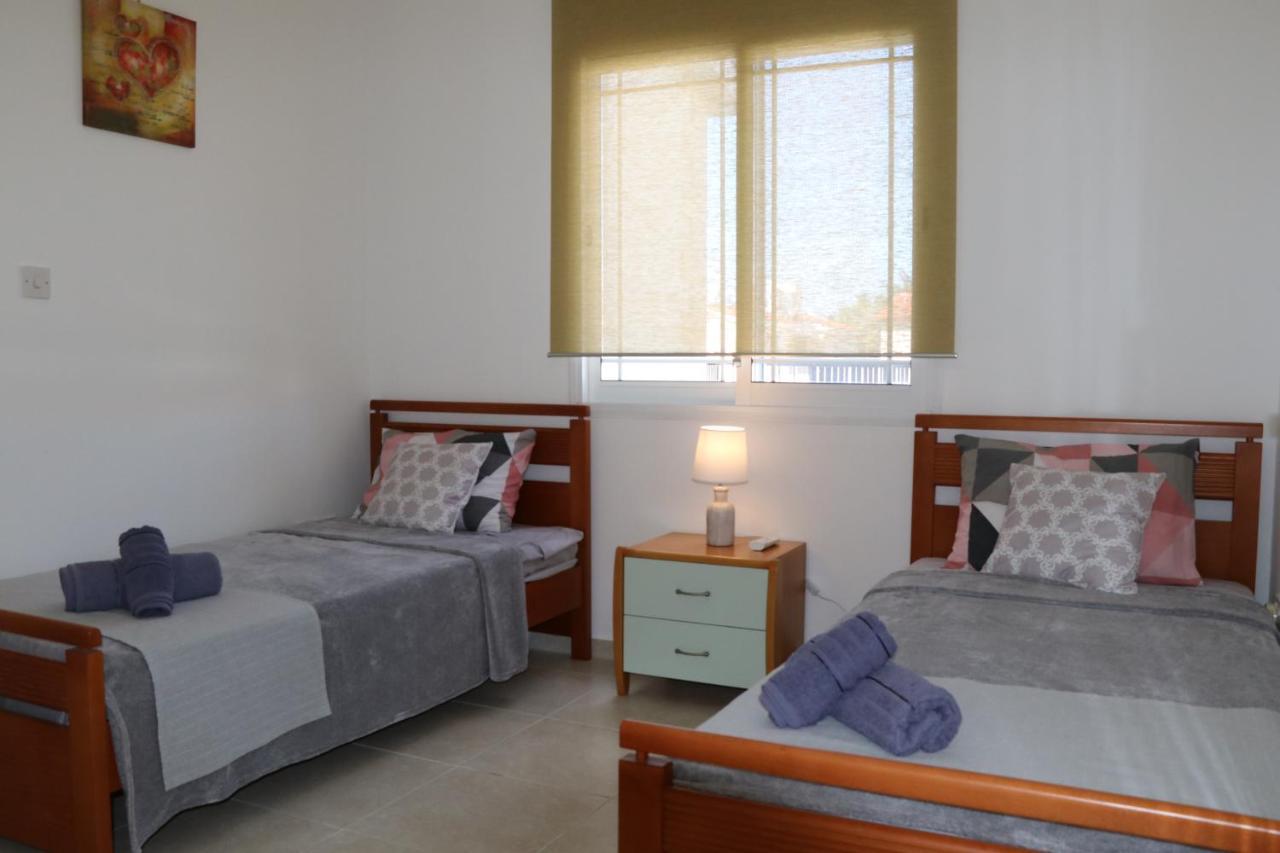 Cyking 2 Bed Apartment With Pool & 10 Min To Beach Paphos ภายนอก รูปภาพ