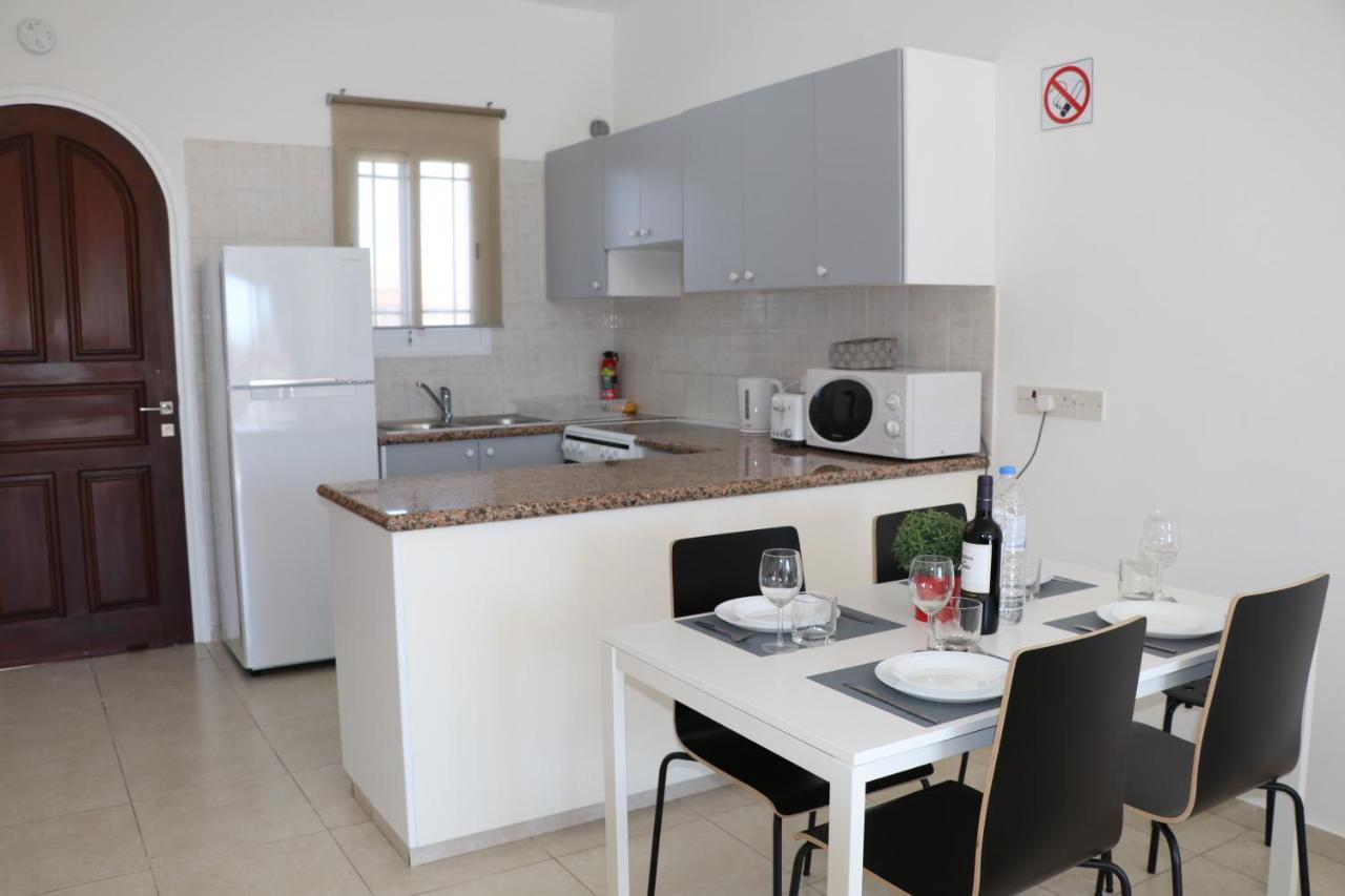 Cyking 2 Bed Apartment With Pool & 10 Min To Beach Paphos ภายนอก รูปภาพ